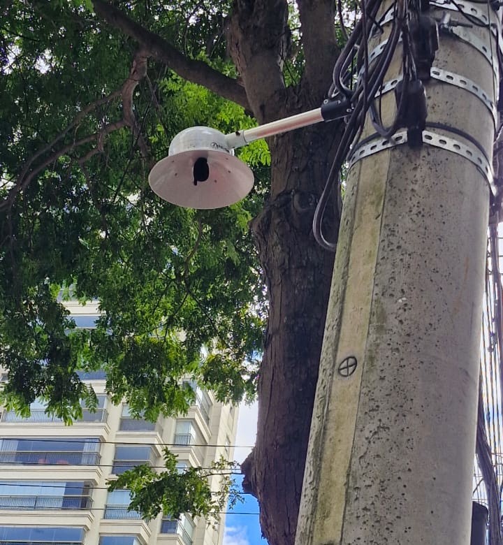 NoiseSensor® instalado em poste urbano