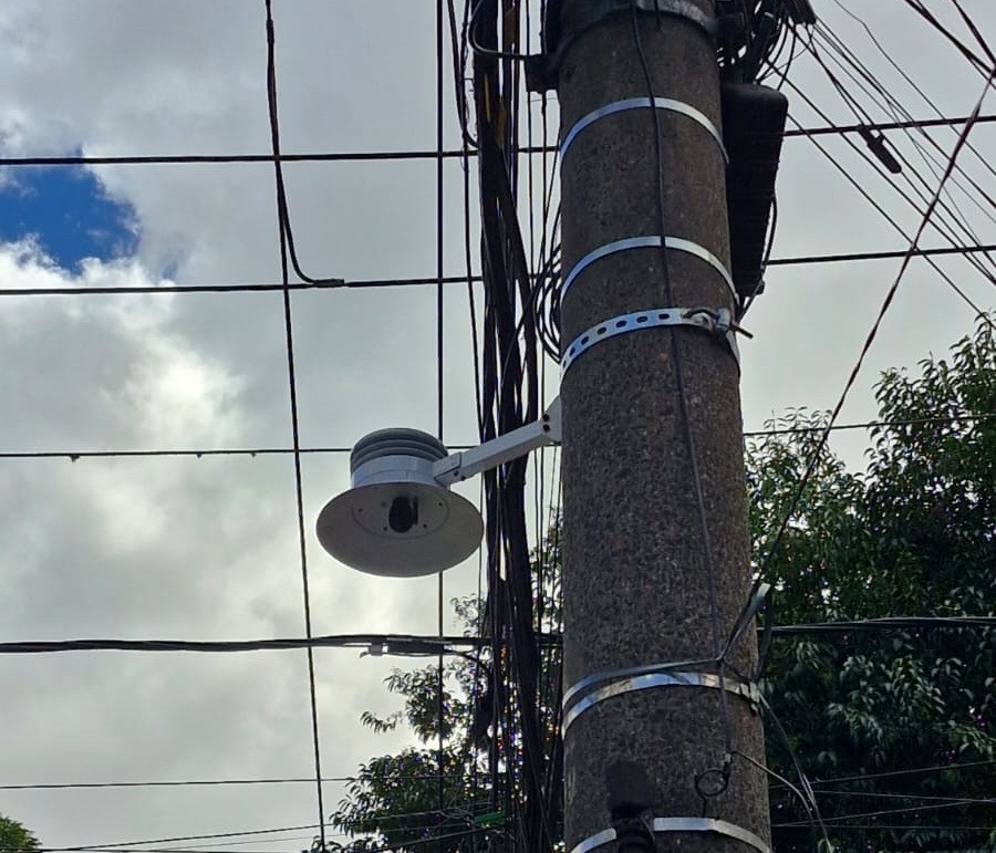 NoiseSensor® instalado em poste urbano
