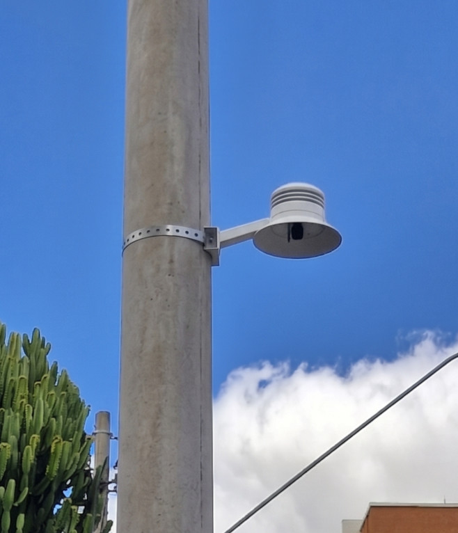 NoiseSensor® instalado em poste urbano